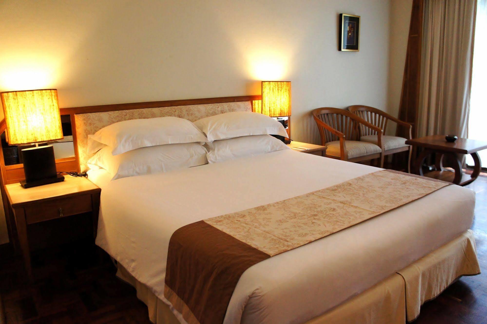 Safari Beach Hotel Patong Exterior foto